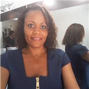 Certifiée en psychologie, je dispense des cours pour le bien-être, la confiance en soi, l'estime de soi et l'assurance.